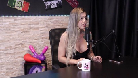 A mãe dela a apoiou pra entrar no ramo de pornô, mas os preconceitos... - Ice Girl