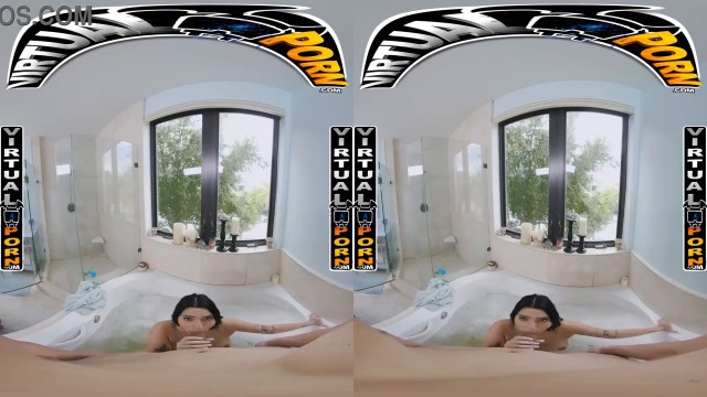 VIRTUAL PORN - Bathing With Kiana Kumani #POV #VR