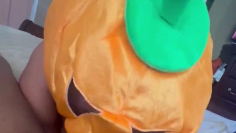 Pumpkin Head deep throat swallow and spit out