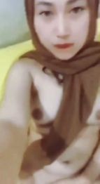 Pap Ukhti Jilbab Coklat Nenen Mungil live Namanya Doi