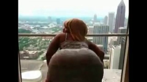 Chyna Hall's Super Booty Twerk - OMG!